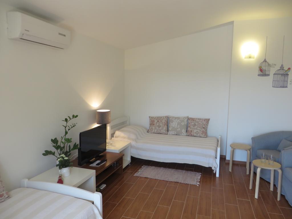 Filipovic Apartments With Pool Биоград на Мору Екстериор снимка
