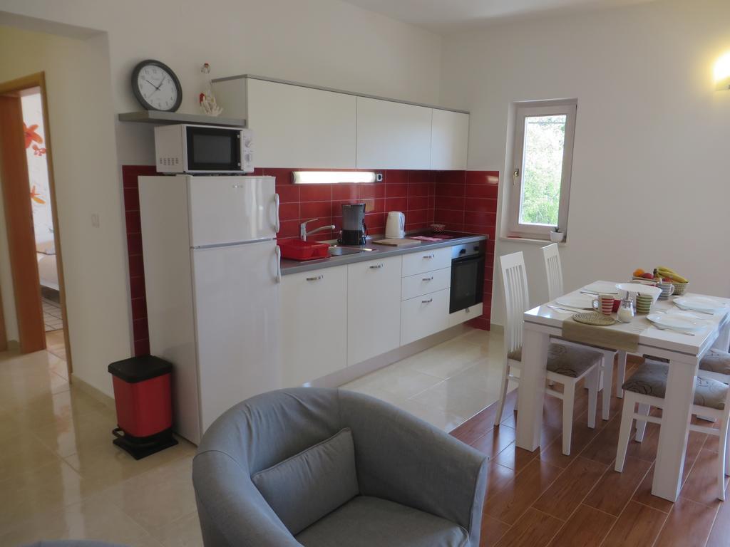 Filipovic Apartments With Pool Биоград на Мору Екстериор снимка