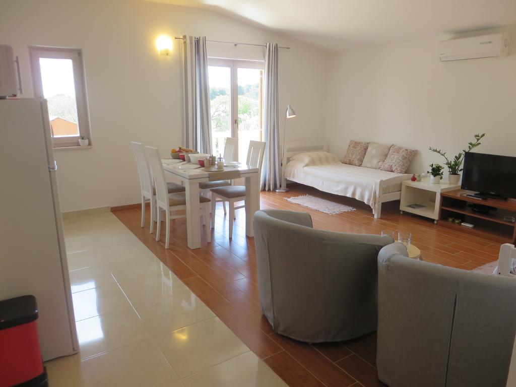 Filipovic Apartments With Pool Биоград на Мору Екстериор снимка