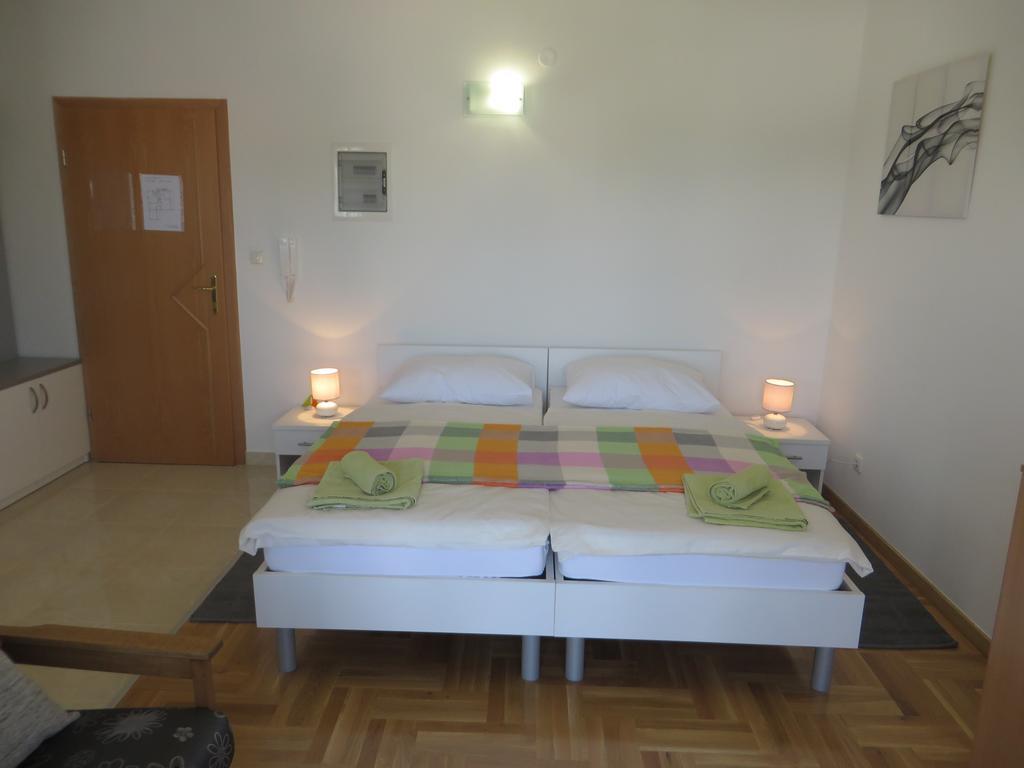 Filipovic Apartments With Pool Биоград на Мору Екстериор снимка