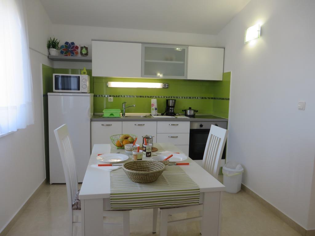 Filipovic Apartments With Pool Биоград на Мору Екстериор снимка