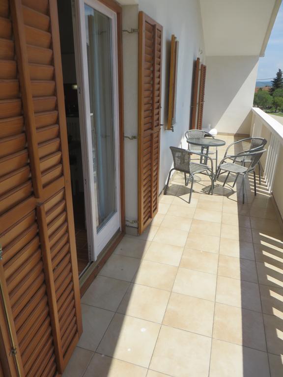 Filipovic Apartments With Pool Биоград на Мору Екстериор снимка