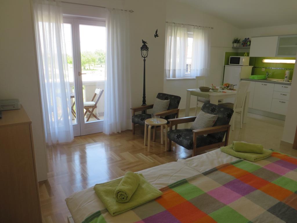 Filipovic Apartments With Pool Биоград на Мору Екстериор снимка