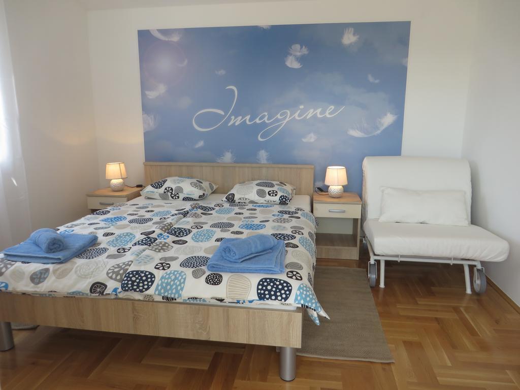 Filipovic Apartments With Pool Биоград на Мору Екстериор снимка