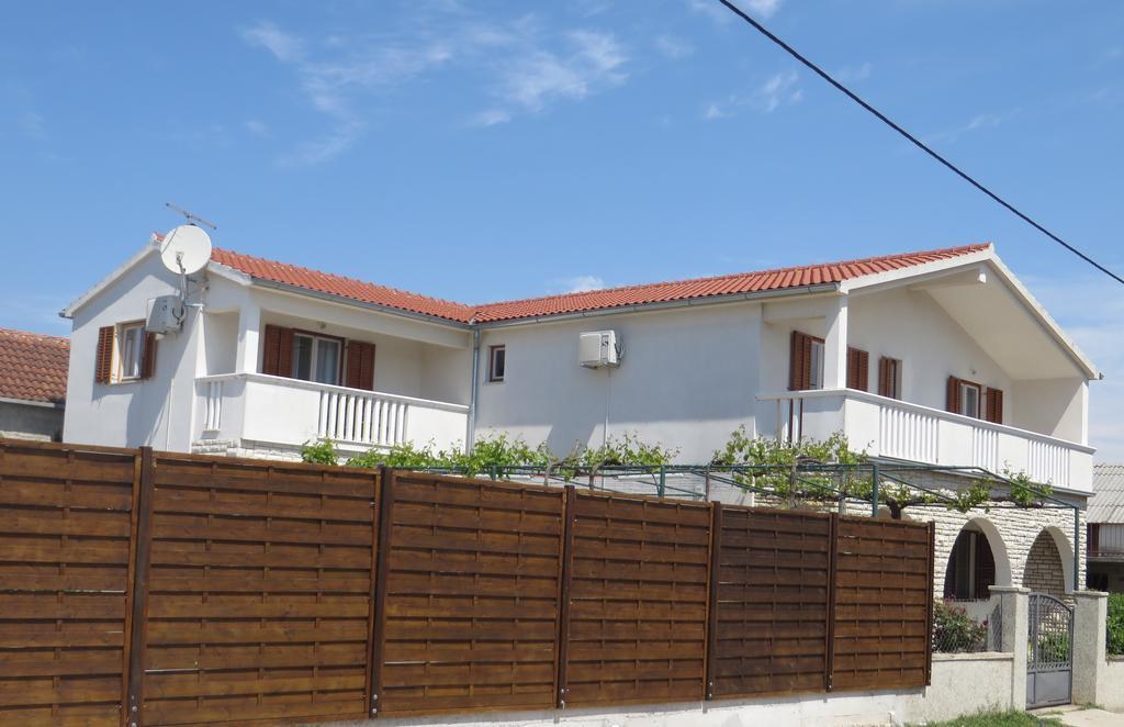 Filipovic Apartments With Pool Биоград на Мору Екстериор снимка