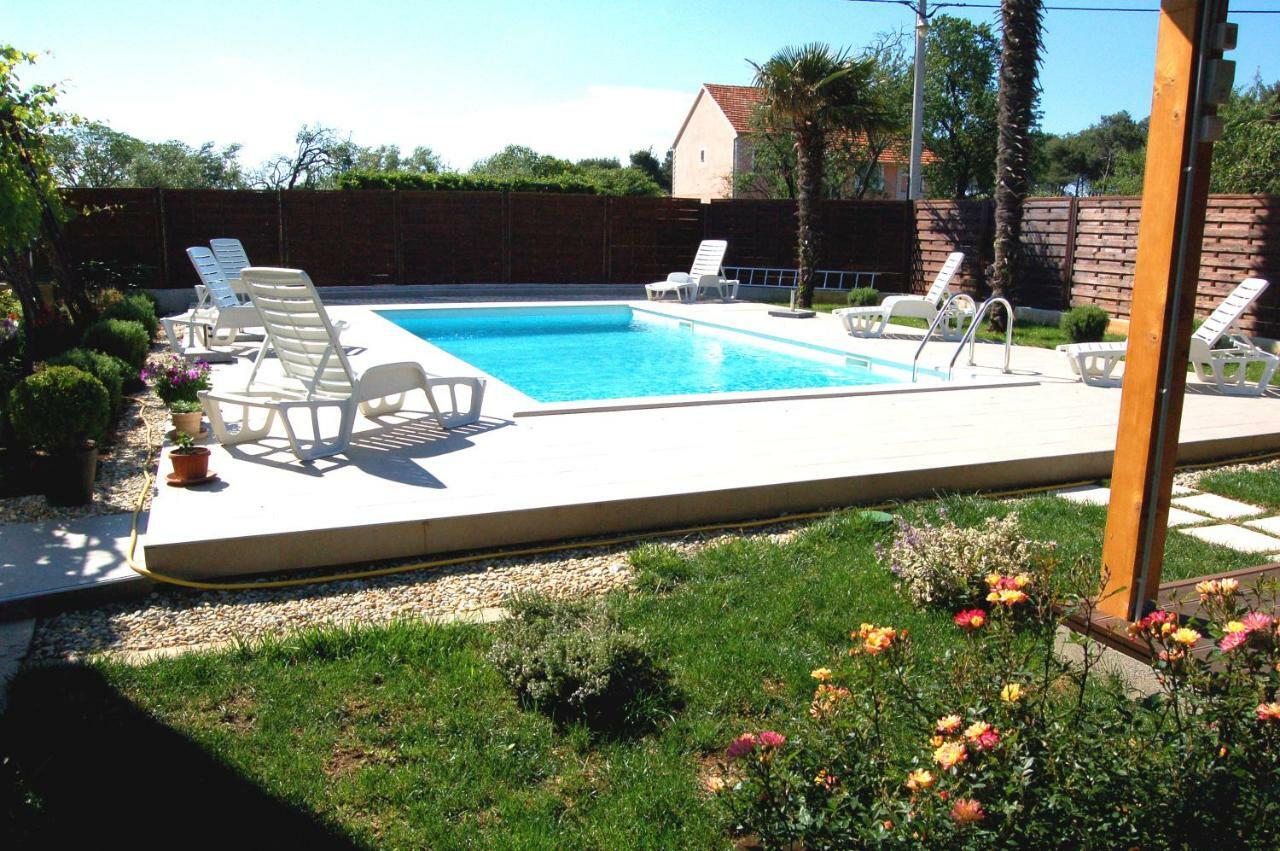Filipovic Apartments With Pool Биоград на Мору Екстериор снимка